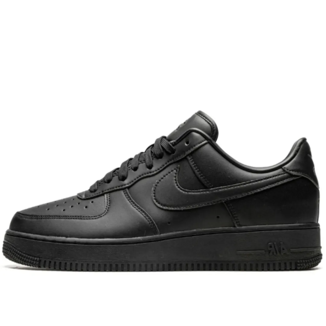 Nike Air Force 1 '07 Black, pogled sa strane